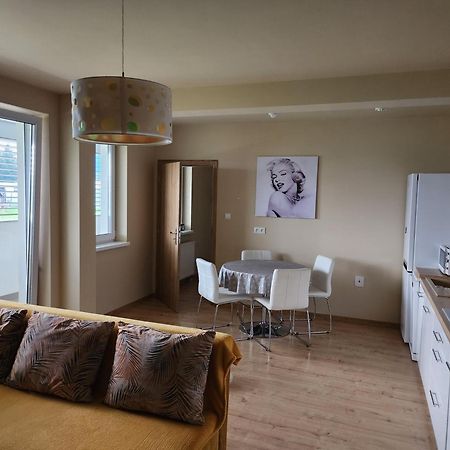 Apartman Greenside Michalovce Buitenkant foto